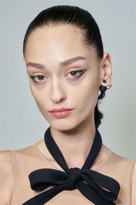 maquillage dior printemps 2021|Look maquillage : défilé Dior prêt.